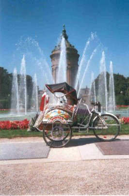 Becak vor dem Wasserturm in Mannheim